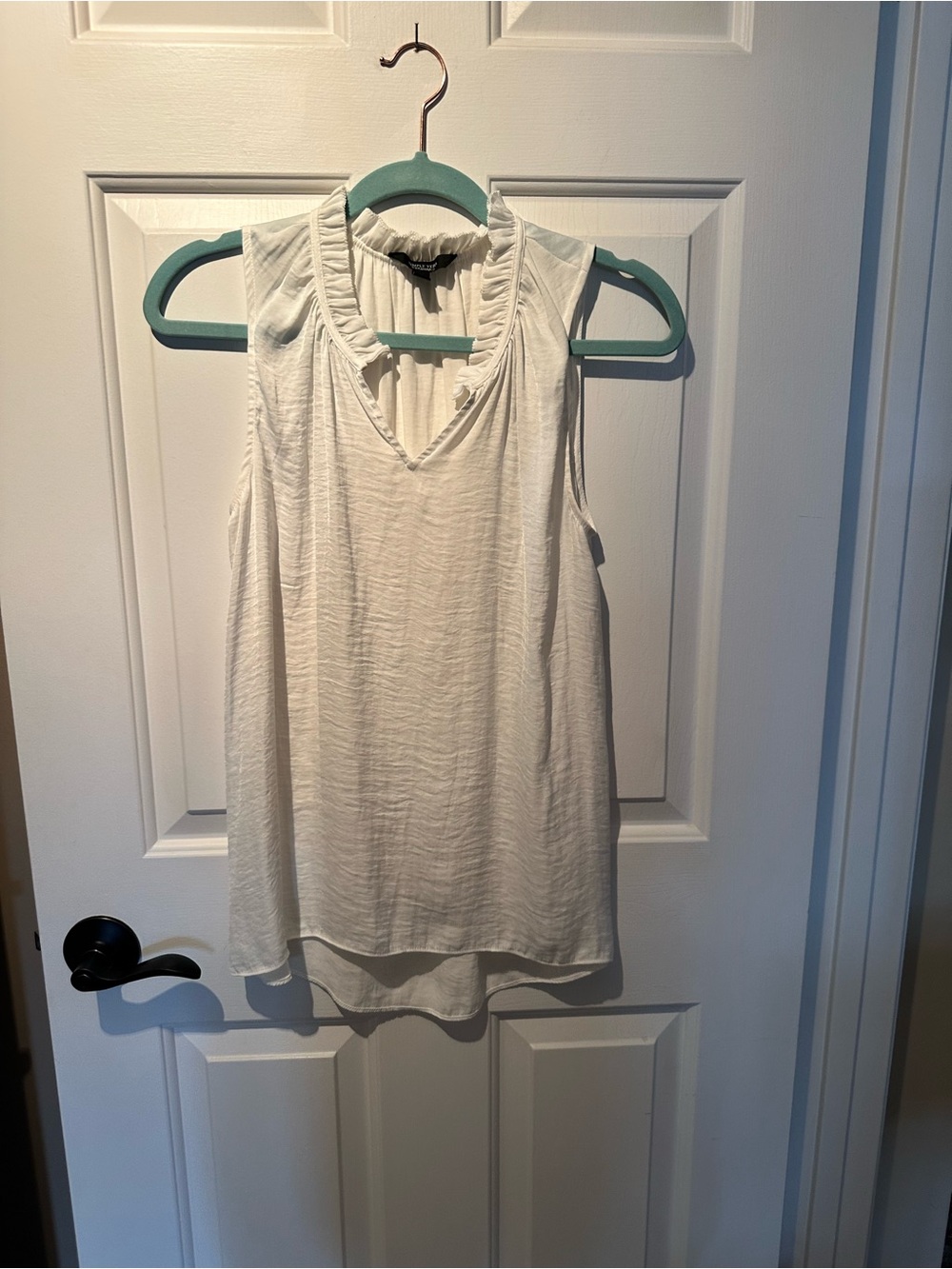Simply Vera Vera Wang White Ruffle V-Neck Sleeveless Camisole